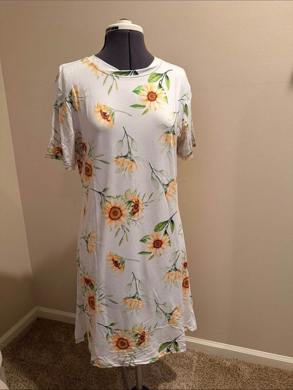 White Sunflower Midi Dress with Short Sleeves